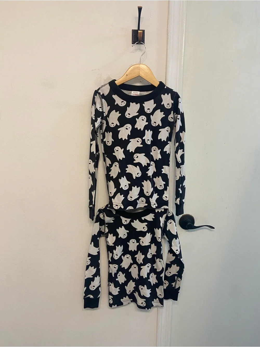 Hanna Andersson Black and White Ghost Print Pajama Set ( sizes 6/7 & 5 )